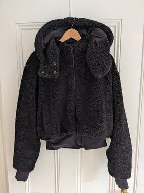 Quince Hooded Cropped Sherpa Jacket (Black)